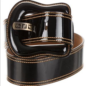 Fendi
Large B buckle belt